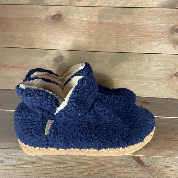 Ll Bean Womens size 9 shoes blue slip on cozy fleece pile comfort slippers - Picture 2 of 8
